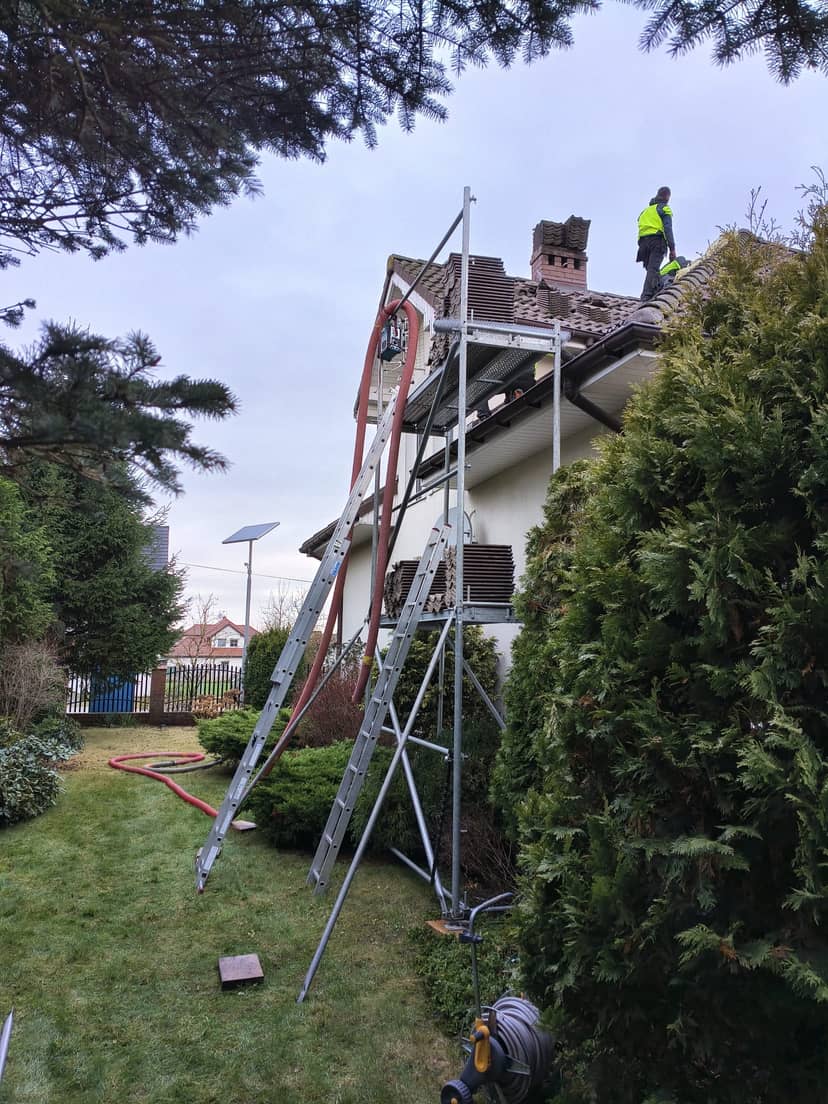 rusztowanie na dachu